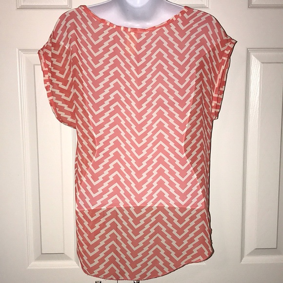 High-Low Chevron Top - Picture 3 of 3
